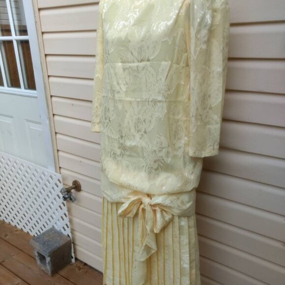 Vintage 80s Does 20s Yellow Drop Waist Dress Silky Bow Size 9/10 - Picture 4 of 11